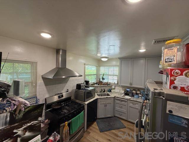 Van Nuys, CA 91401,14308 Miranda St