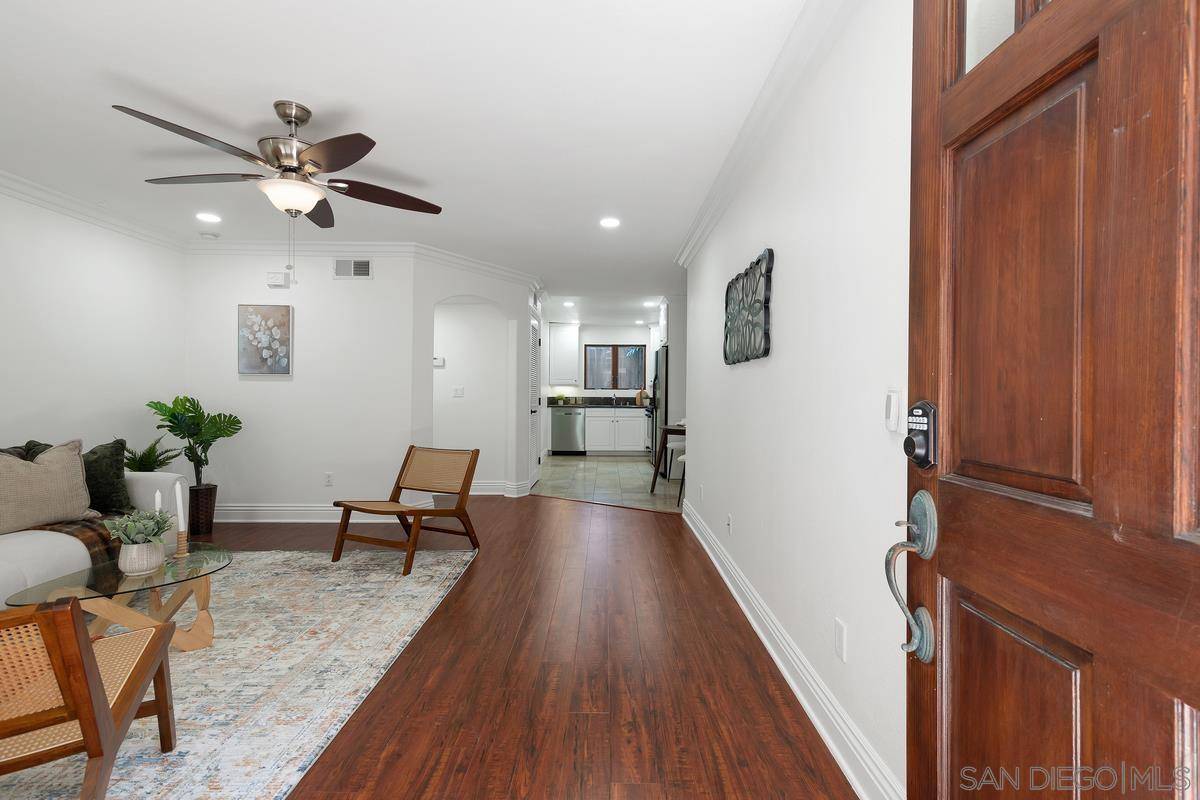 La Jolla, CA 92037,525 Marine St #3