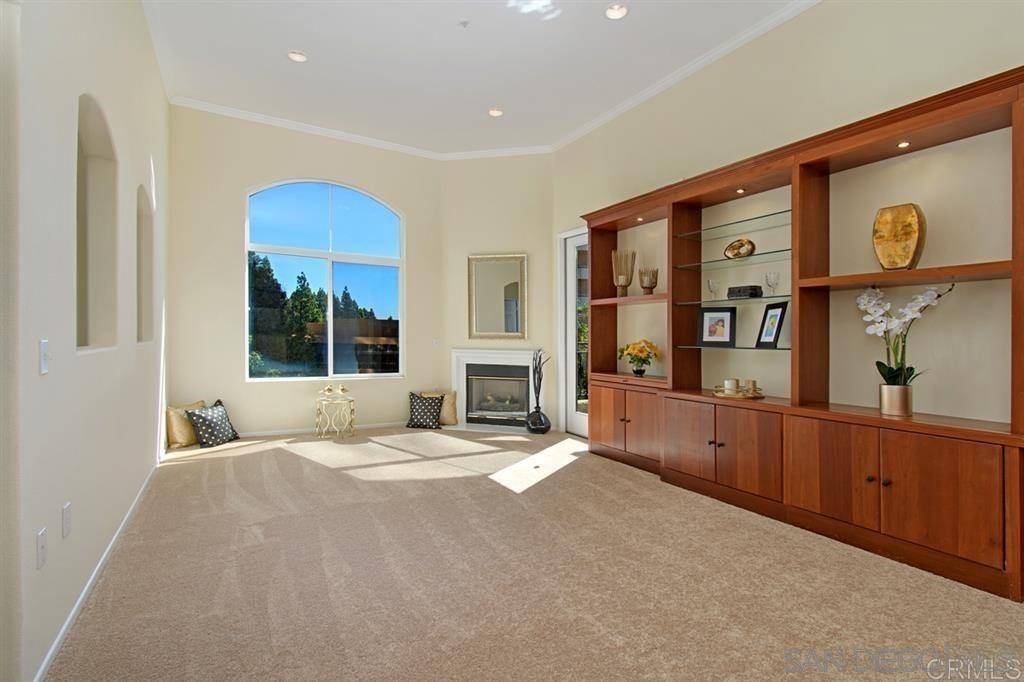 La Jolla, CA 92037,9245 Regents Rd #M408