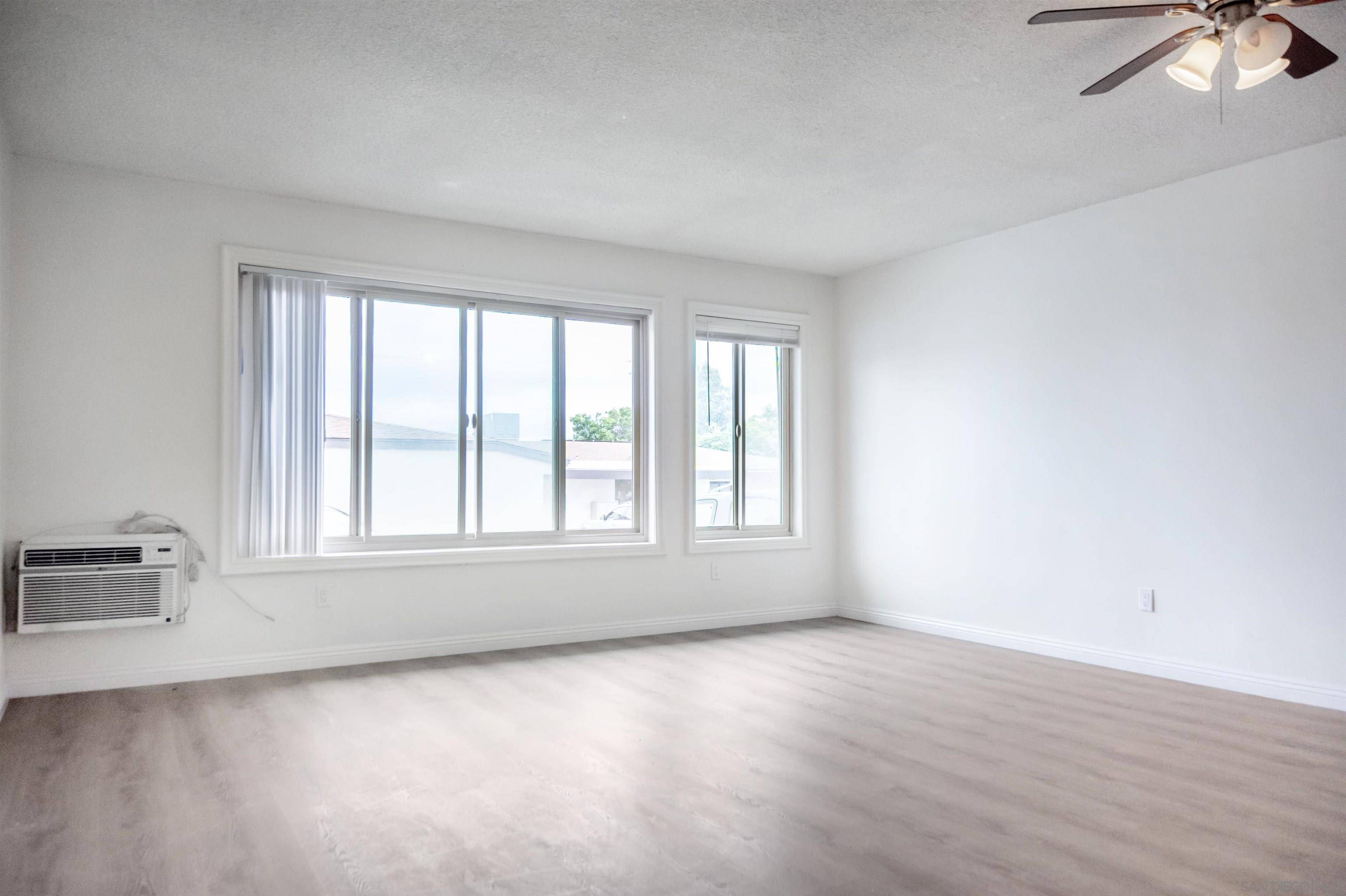 San Diego, CA 92111,7555 Linda Vista #9