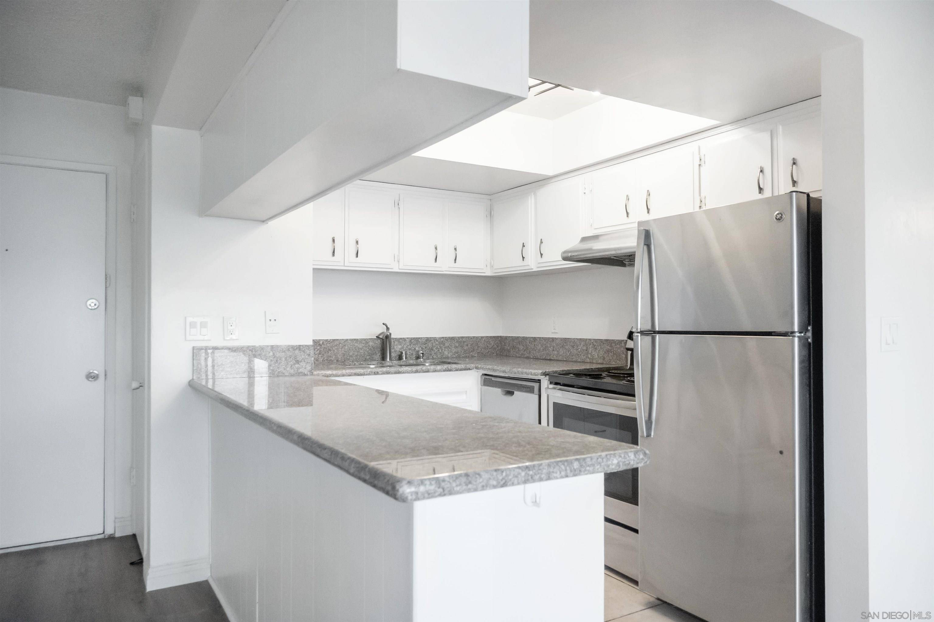 San Diego, CA 92111,7555 Linda Vista #9