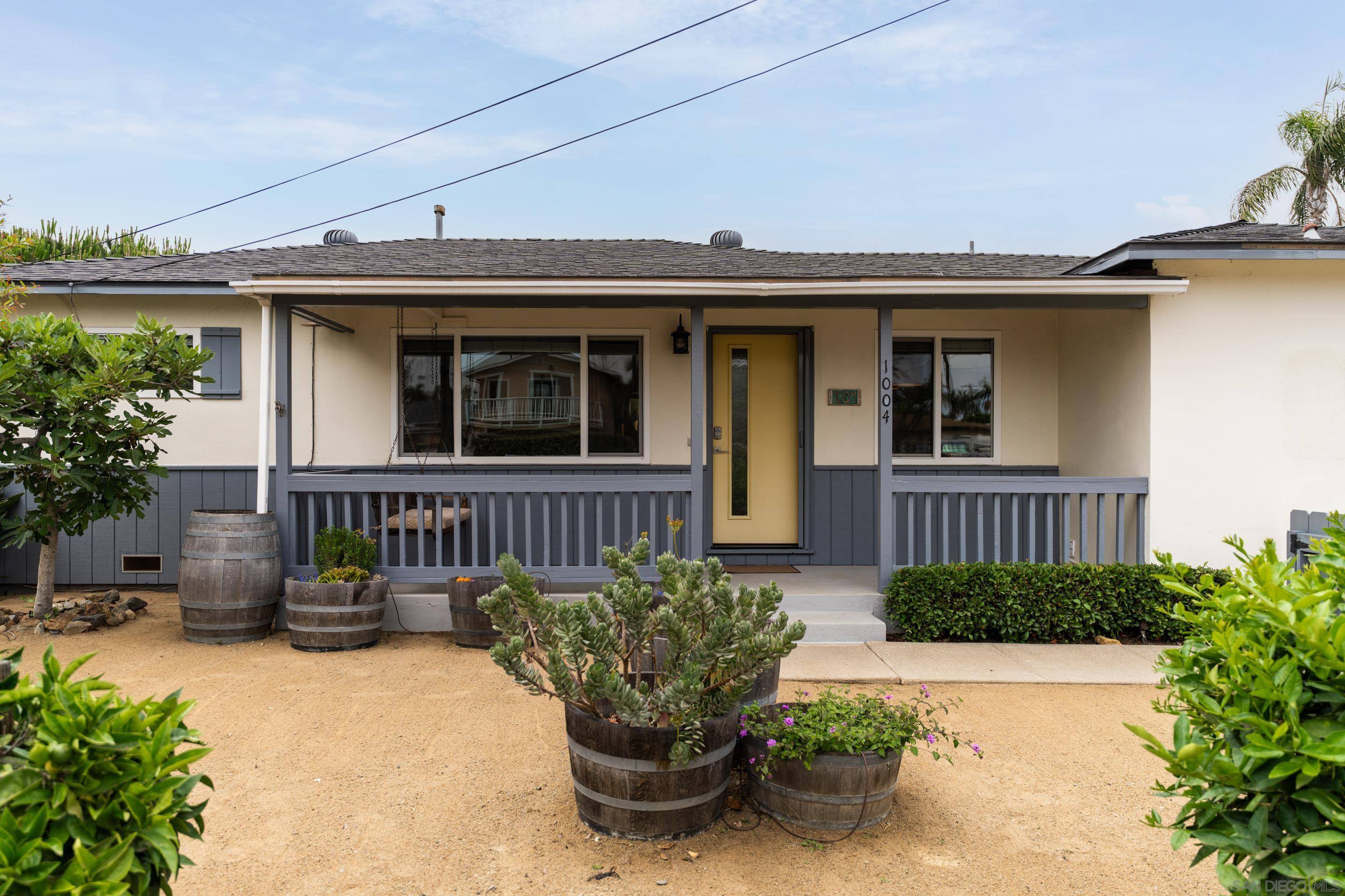 Oceanside, CA 92054,1004 California St