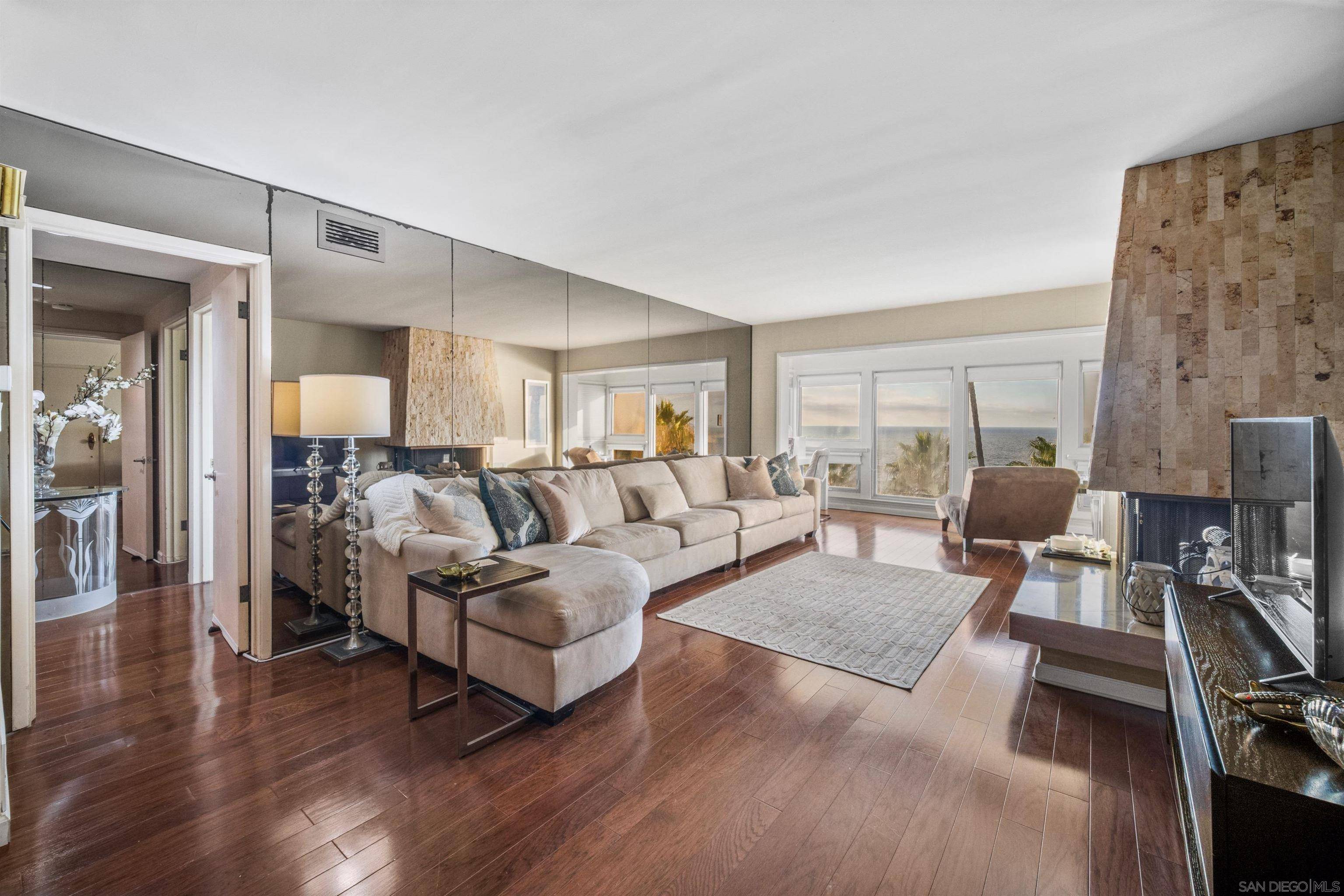 La Jolla, CA 92037,1039 Coast Blvd #H