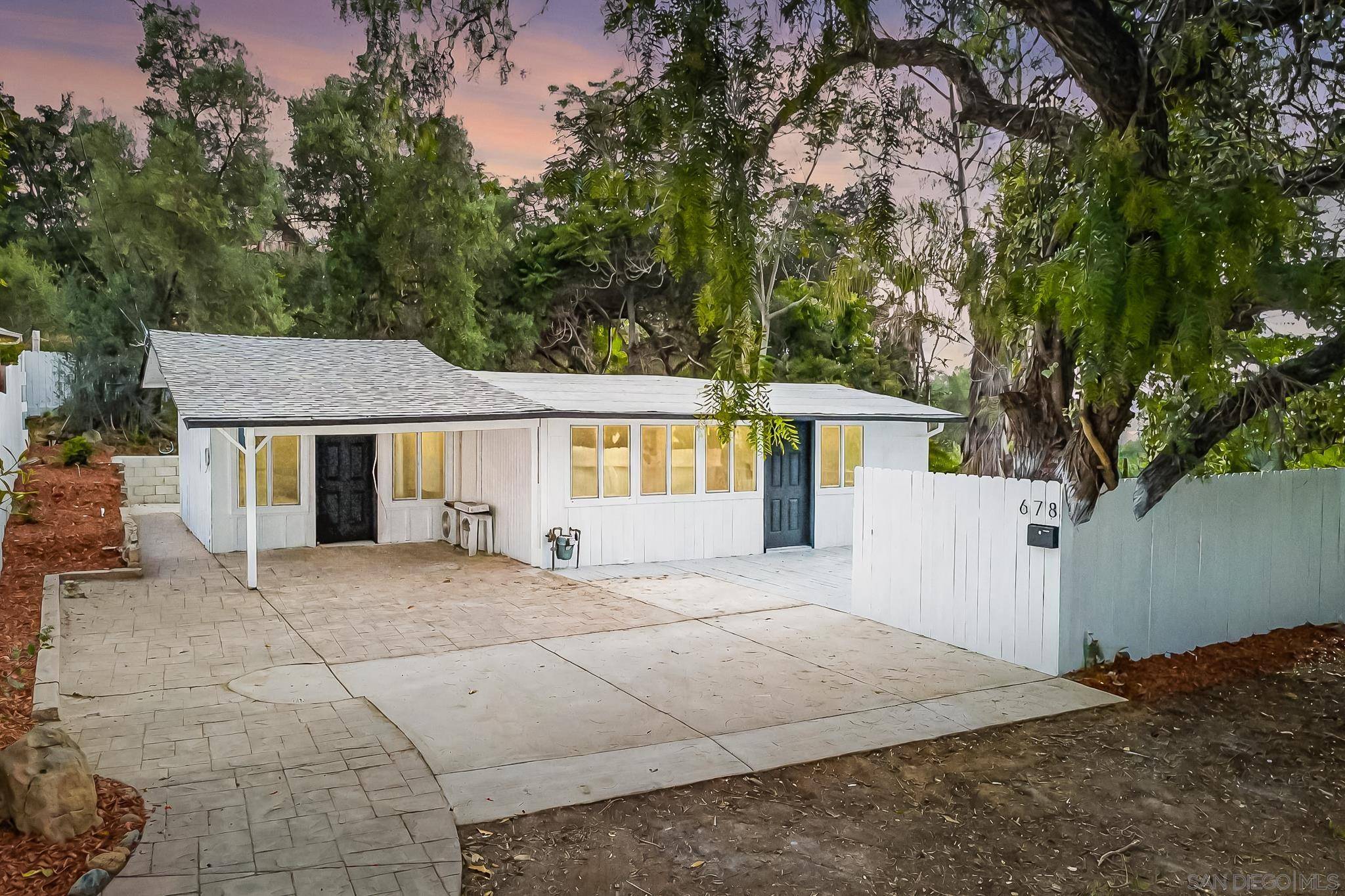 Fallbrook, CA 92028,678 Robby Way