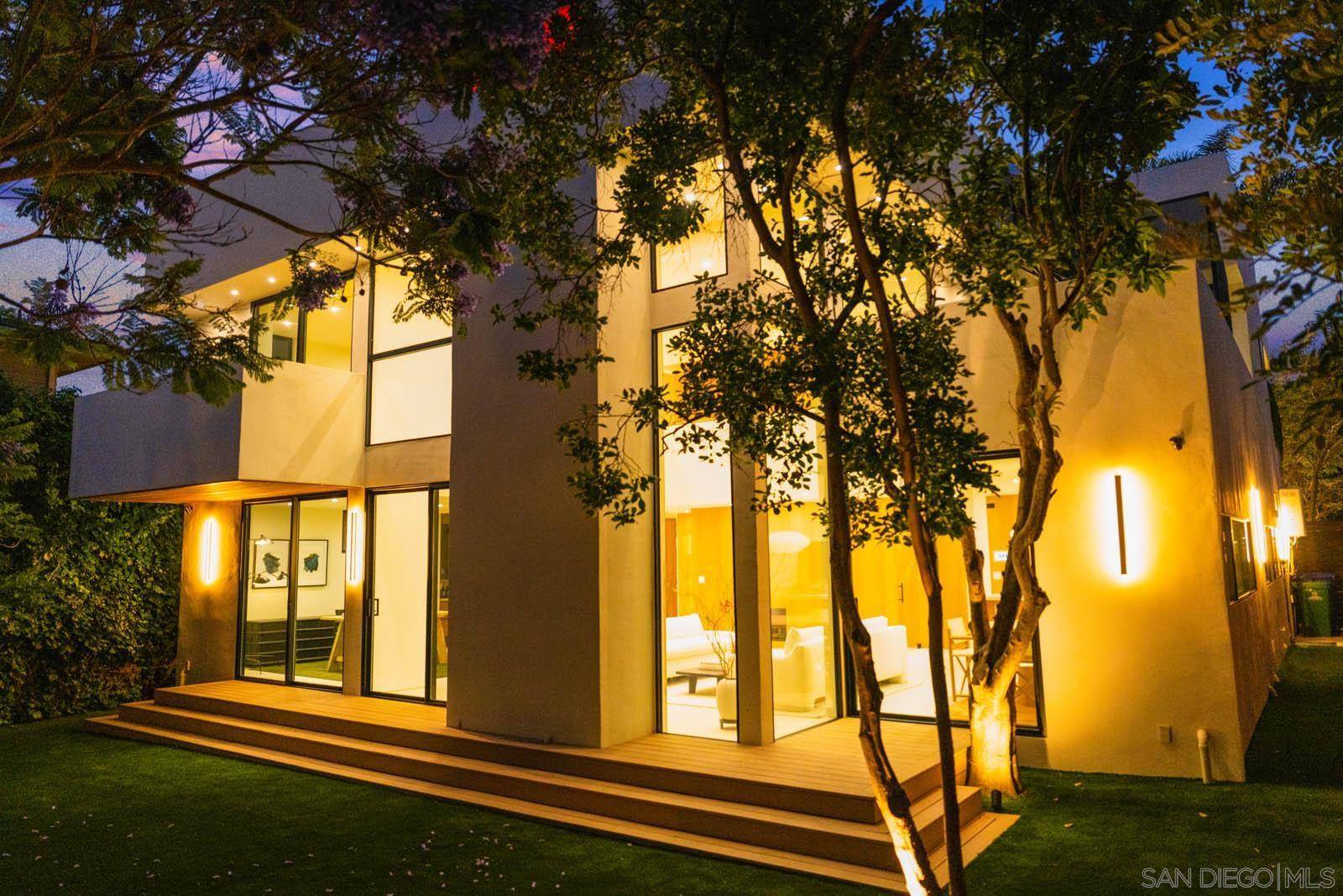 La Jolla, CA 92037,7376 Fay Ave