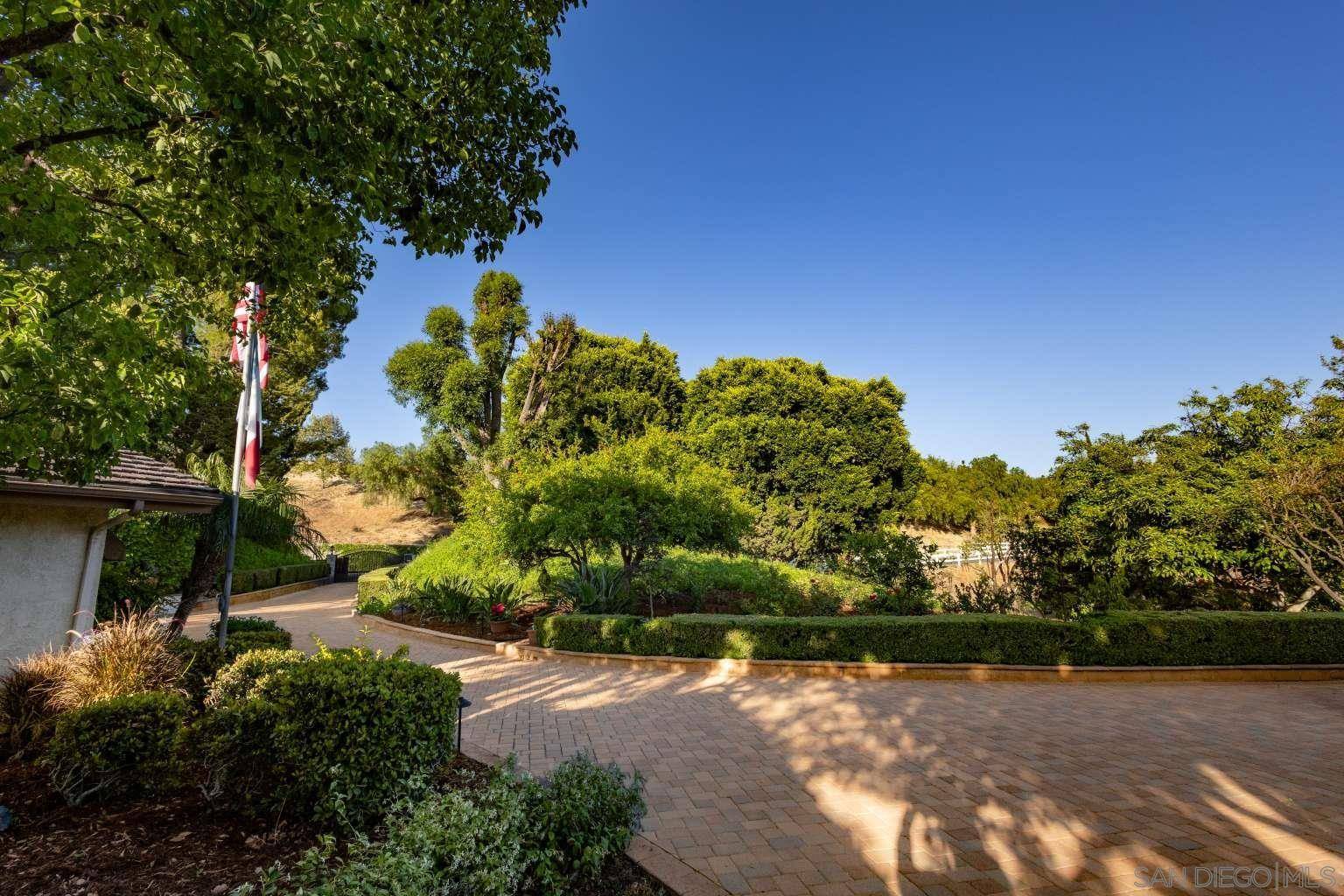 Yorba Linda, CA 92886,5553 Scenic View Dr