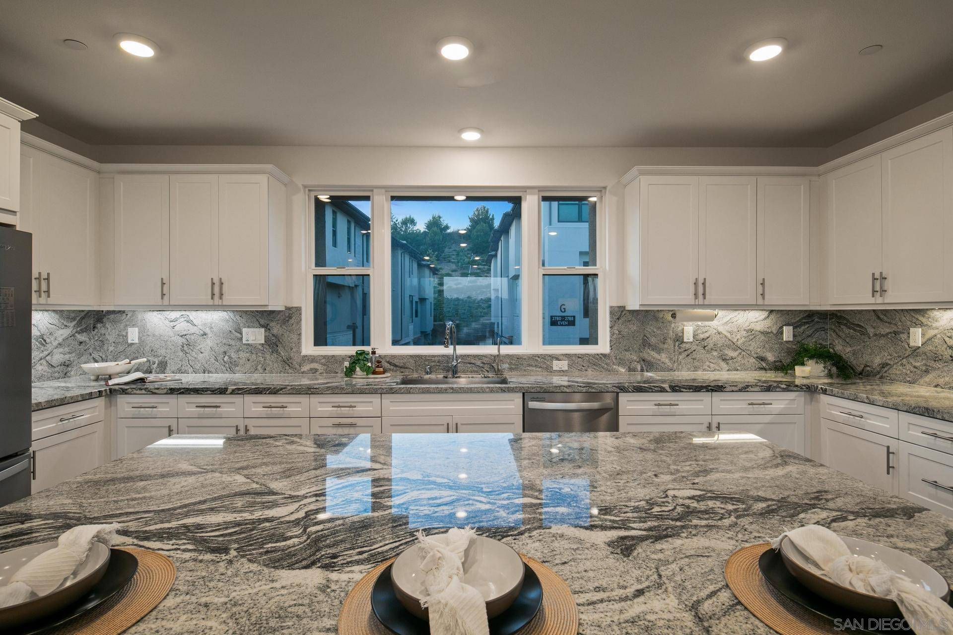 San Diego, CA 92108,2779 VIA ALTA PL