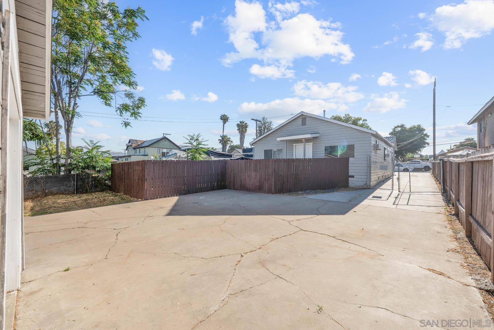 Lakeside, CA 92040,9920-22 River St