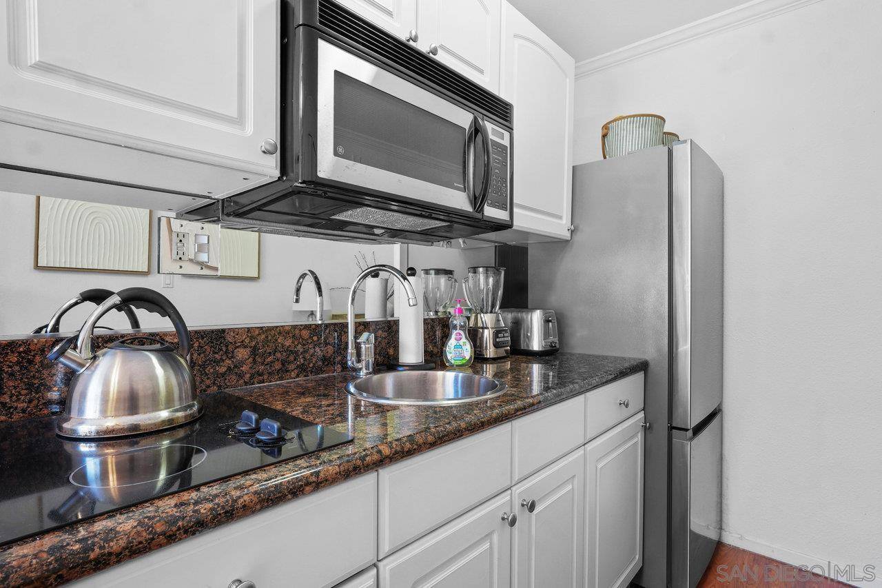 San Diego, CA 92106,1021 Scott Street #122