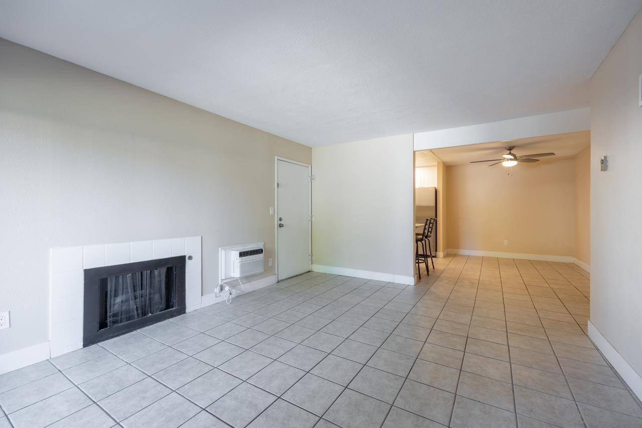 Escondido, CA 92027,2566 WHITE OAK PLACE #1