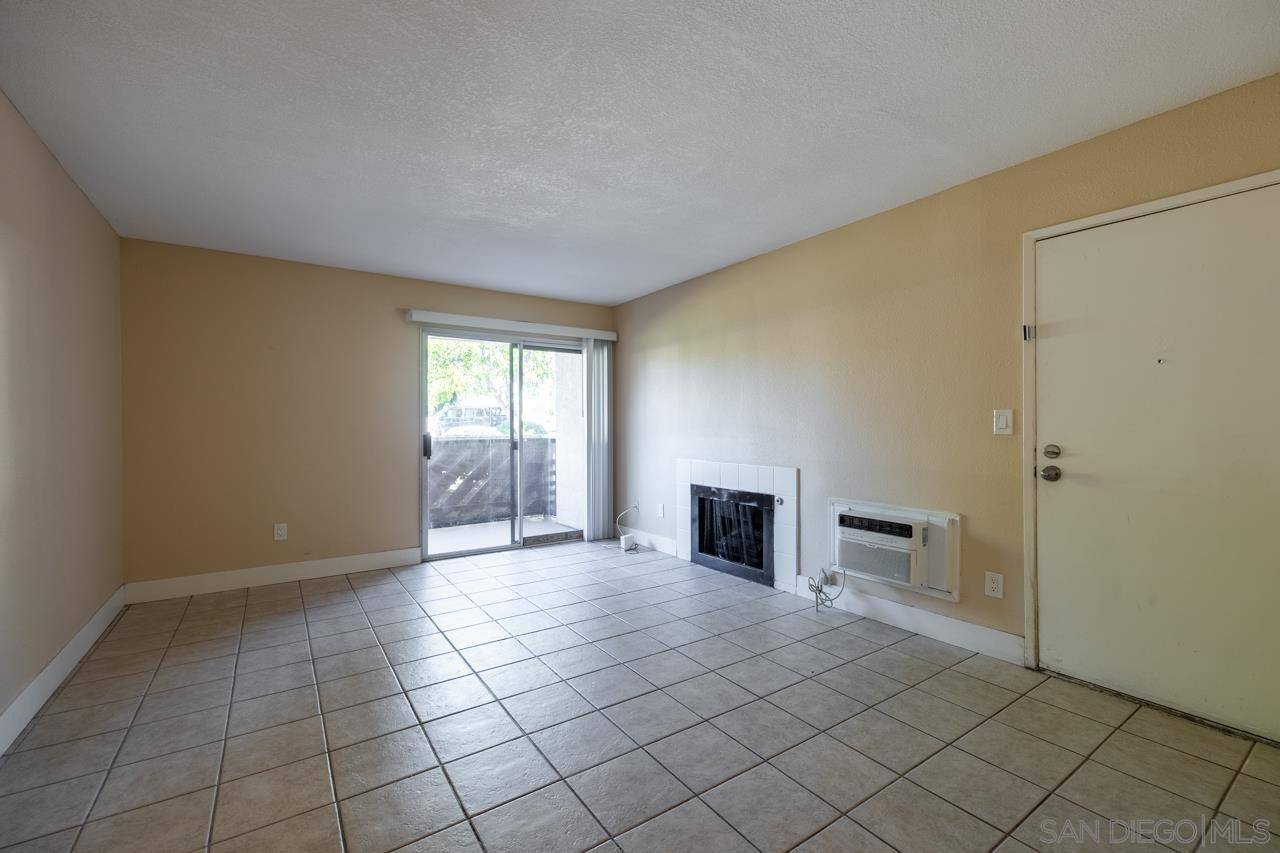 Escondido, CA 92027,2566 WHITE OAK PLACE #1