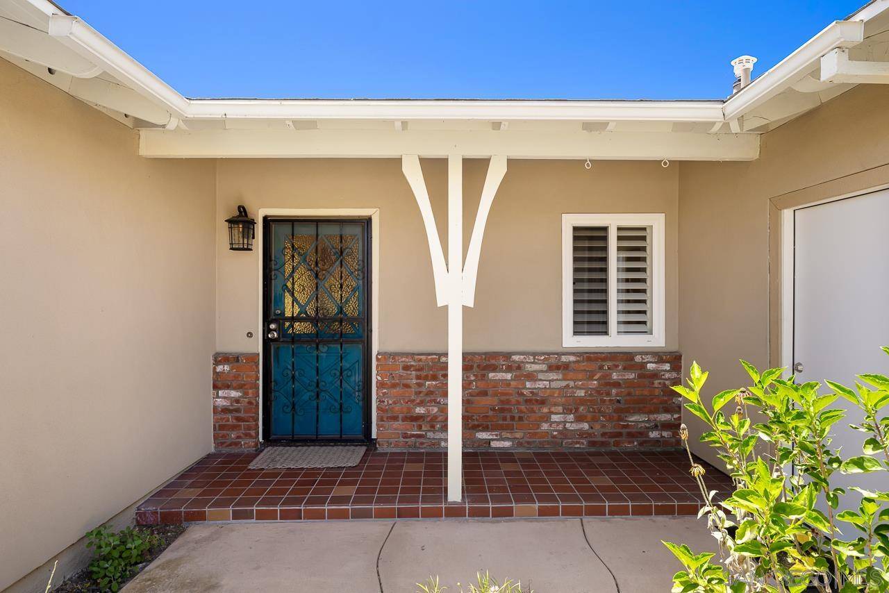 La Mesa, CA 91942,5856 Cowles Mountain Blvd