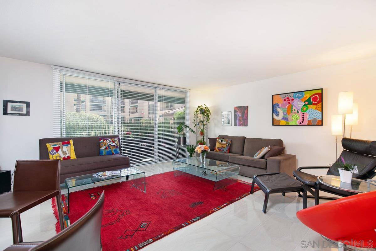 La Jolla, CA 92037,6455 La Jolla Blvd. #127