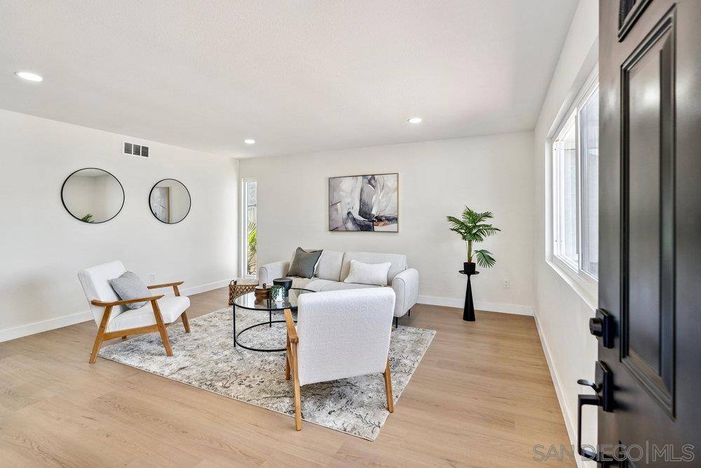 Santee, CA 92071,8313 Carlton Oaks Dr