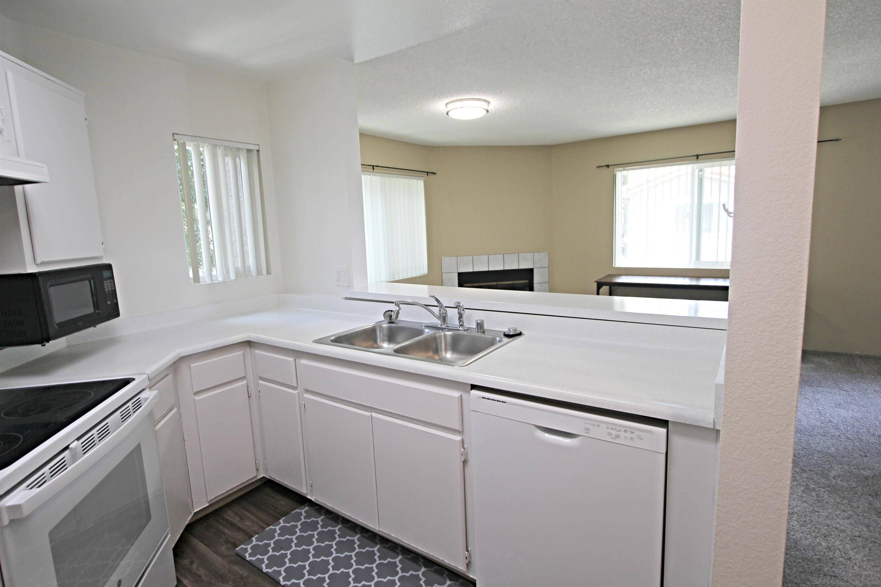 San Diego, CA 92122,7575 Charmant Dr #1012