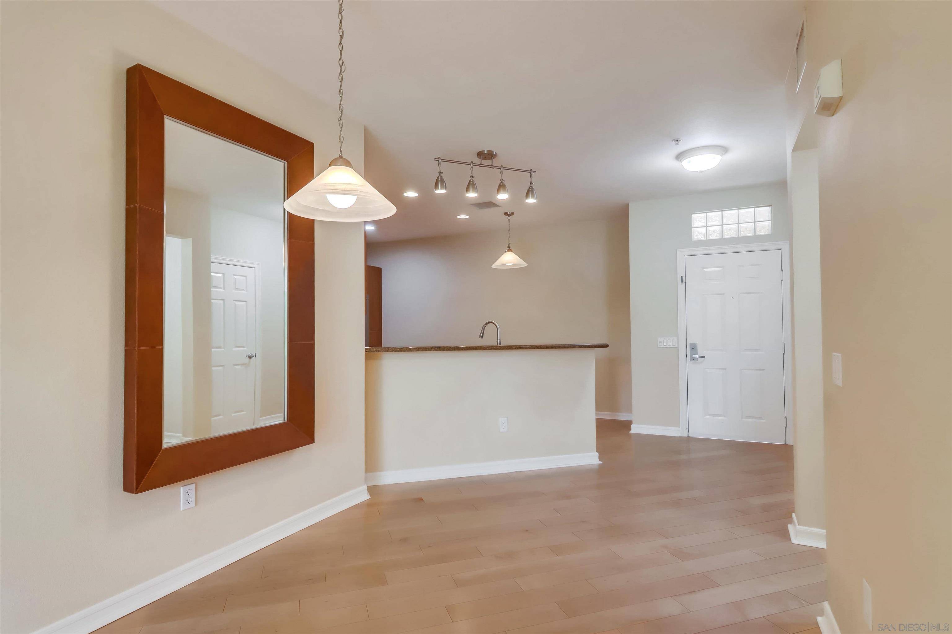San Diego, CA 92101,1465 C St #3402