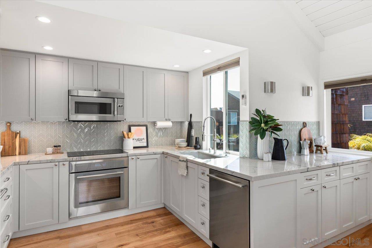 Solana Beach, CA 92075,325 S Sierra #26