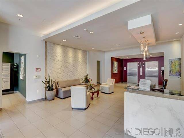 San Diego, CA 92101,875 G #310