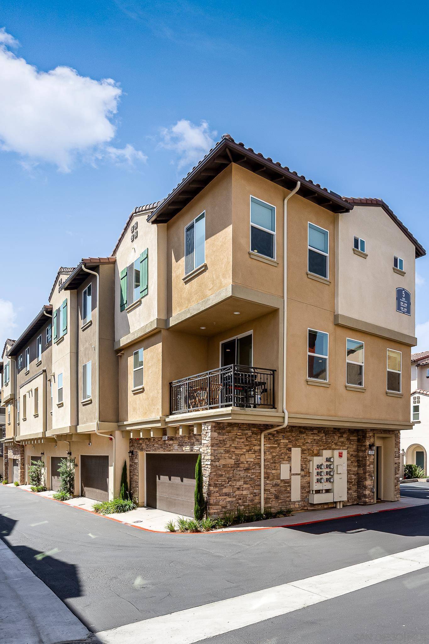 Lemon Grove, CA 91945,8383 Yellowstone St