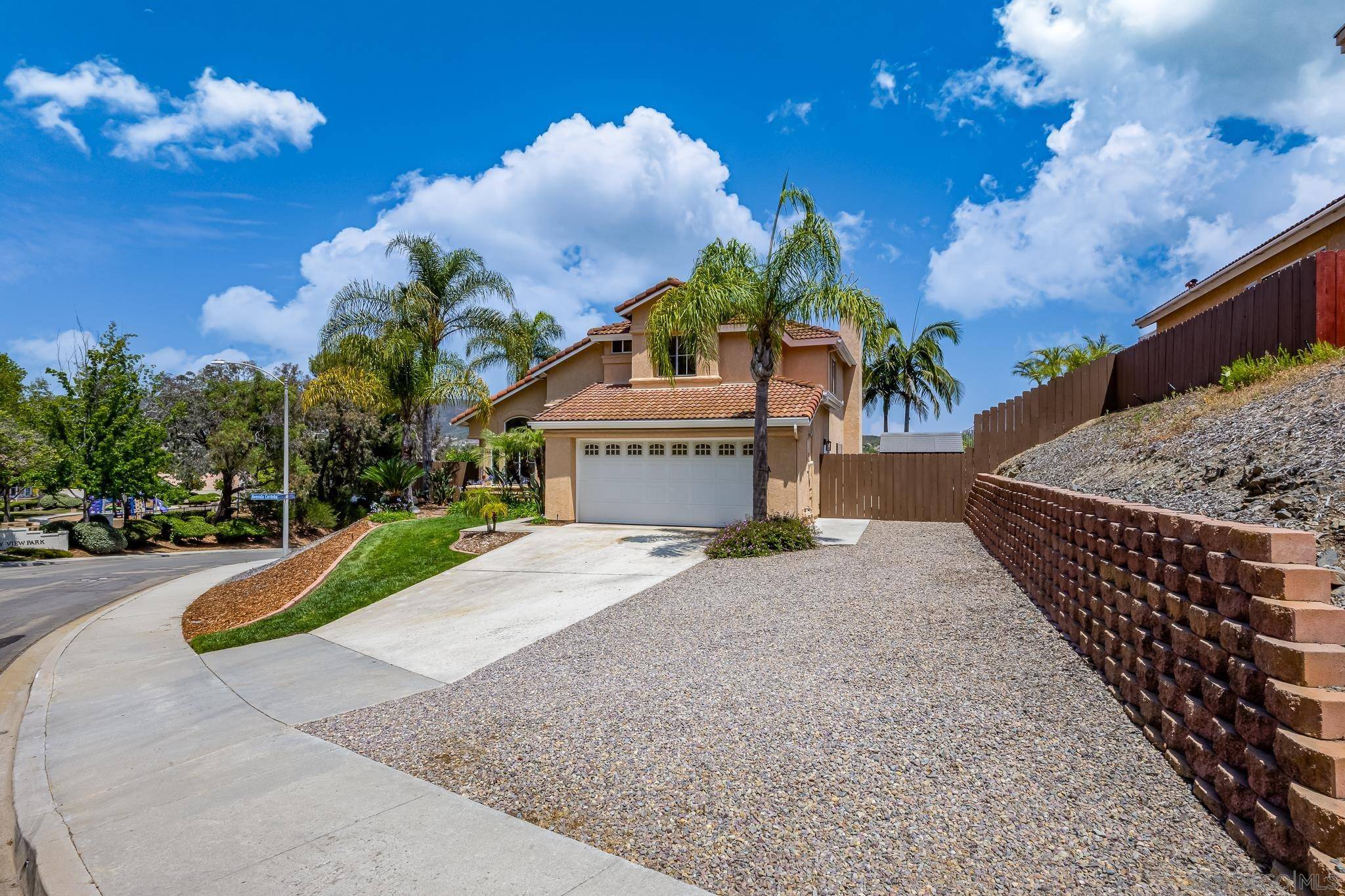 San Marcos, CA 92069,1389 Avenida Azul