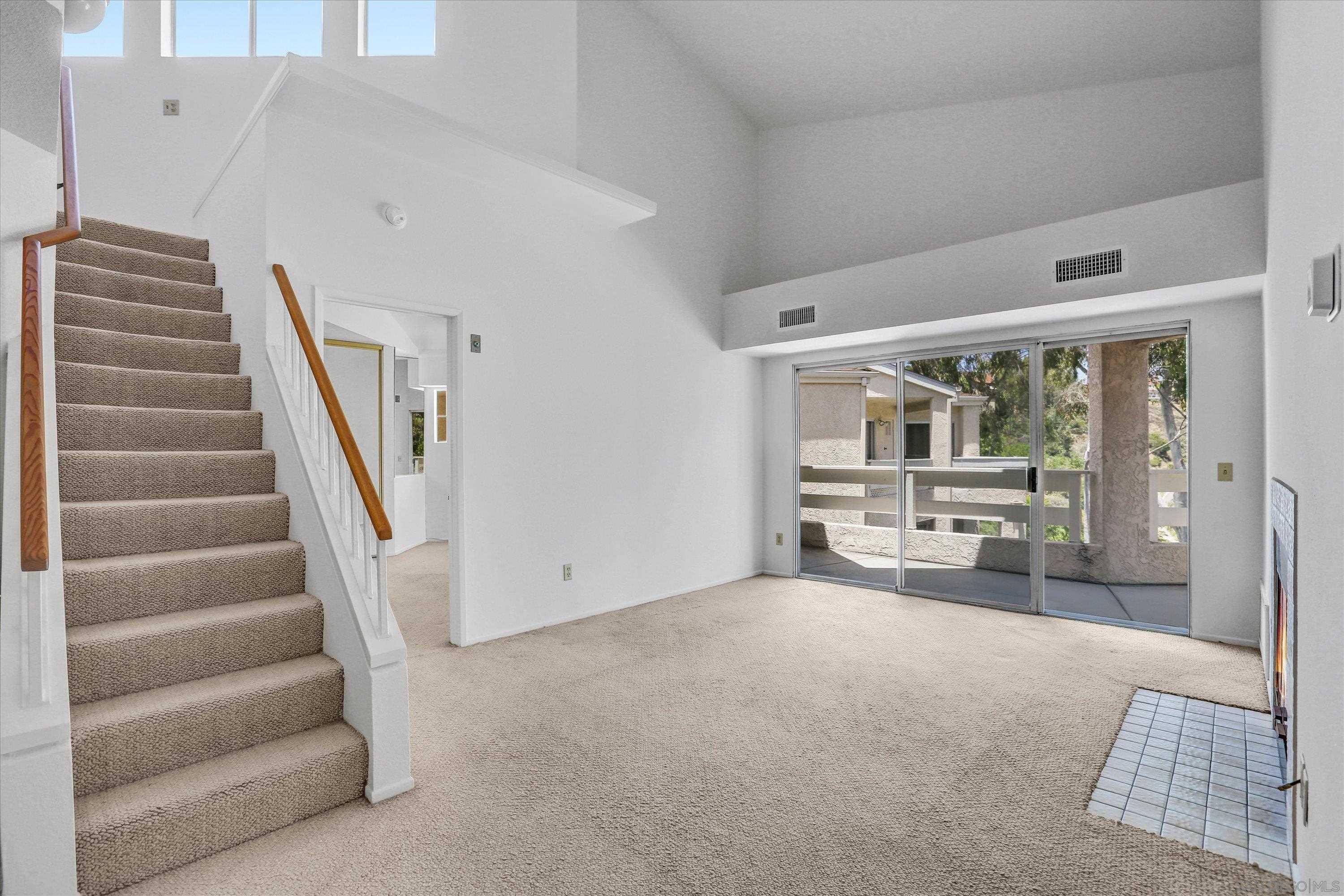 San Diego, CA 92111,7283 Camino Degrazia #15