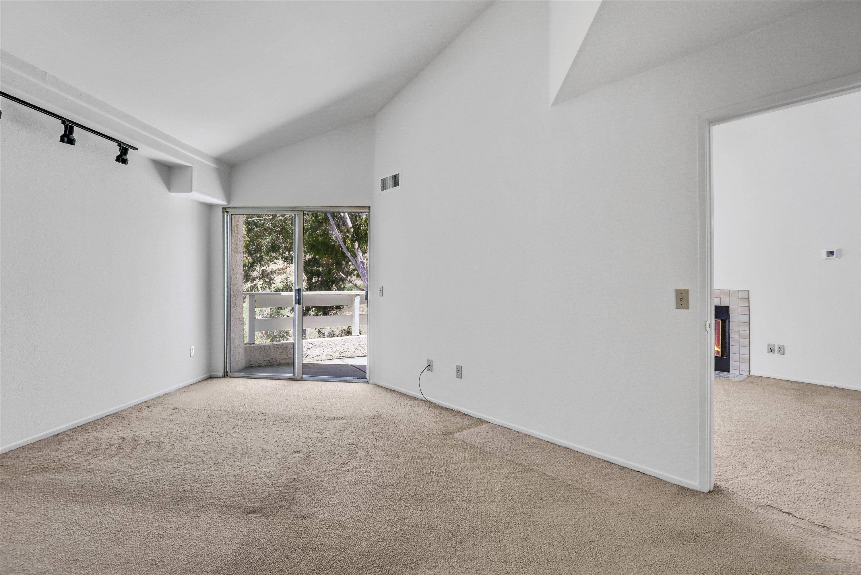 San Diego, CA 92111,7283 Camino Degrazia #15