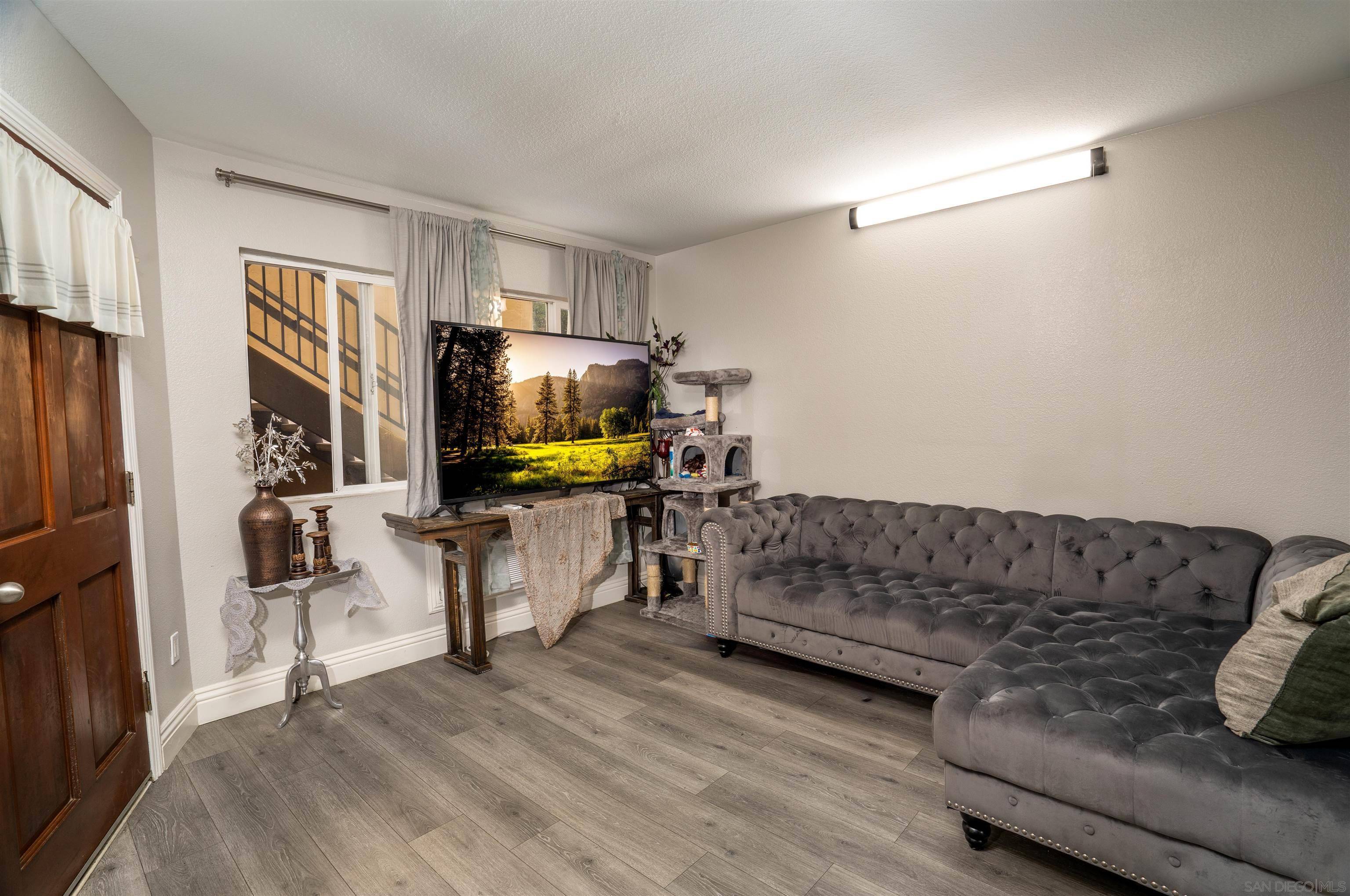 El Cajon, CA 92019,1160 E Lexington Ave #6 #06