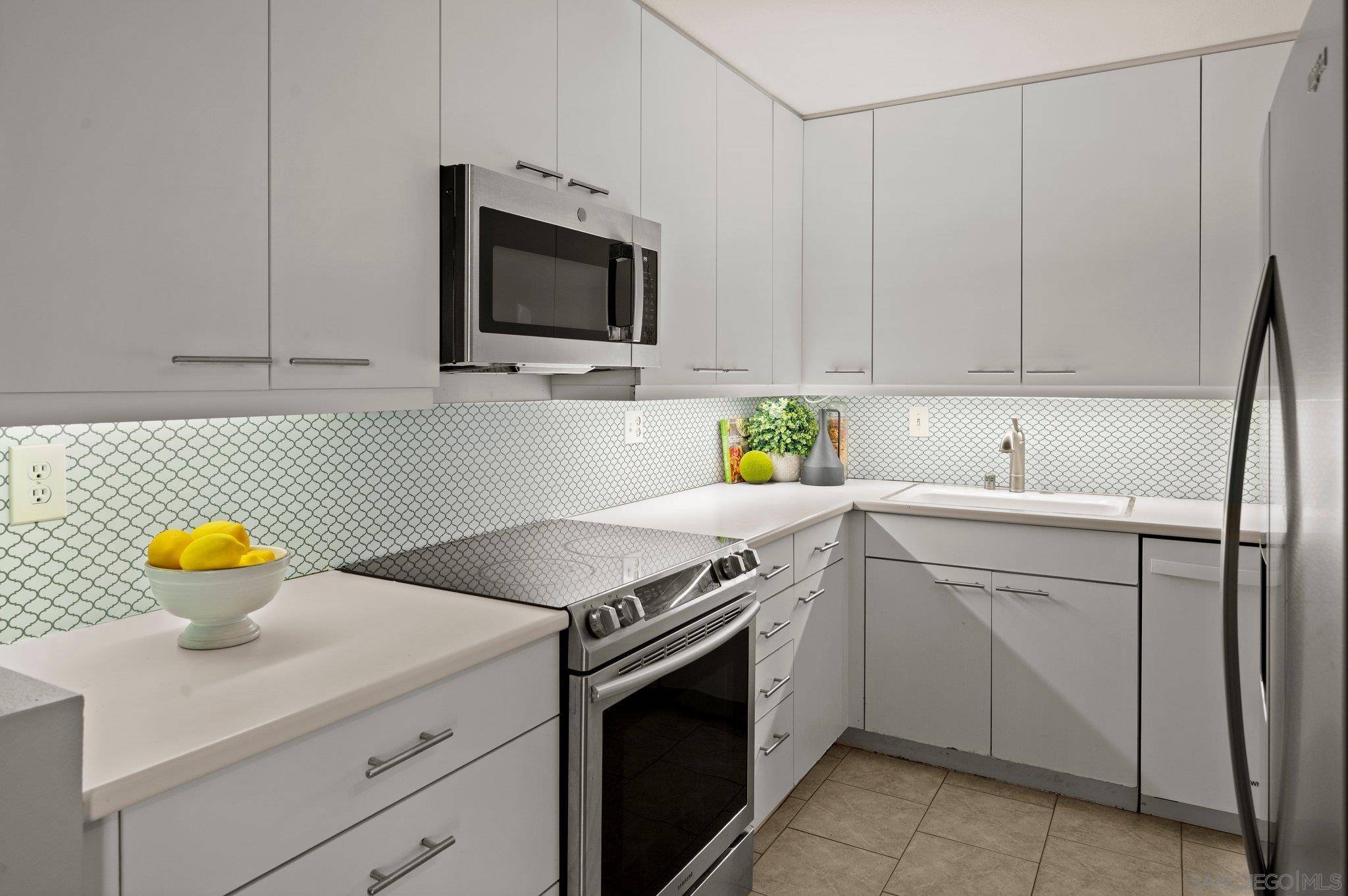 La Jolla, CA 92037,7811 Eads Ave #411