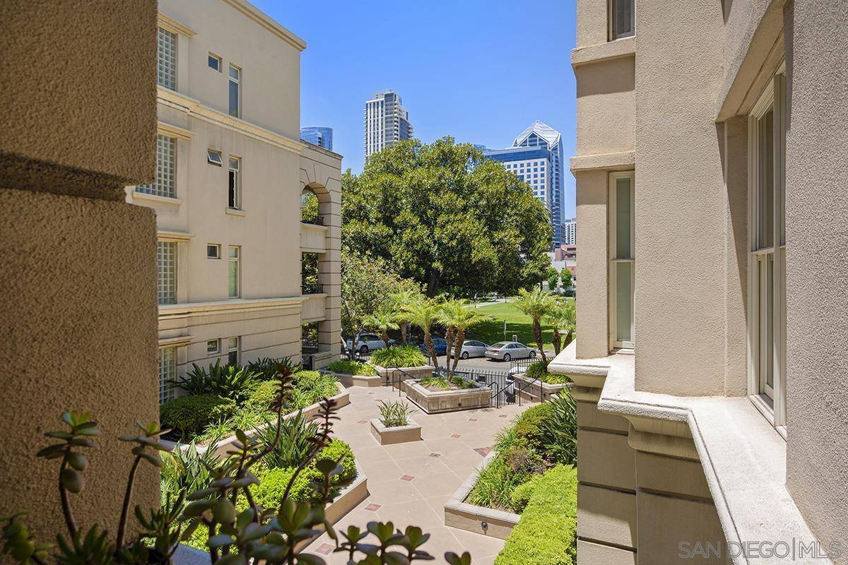 San Diego, CA 92101,650 Columbia Street #208