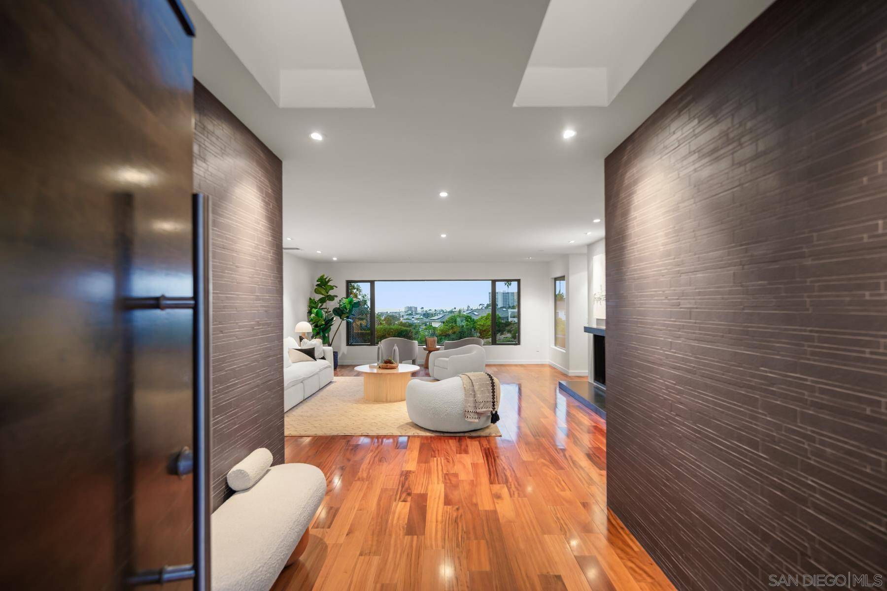 La Jolla, CA 92037,6561 Avenida Wilfredo