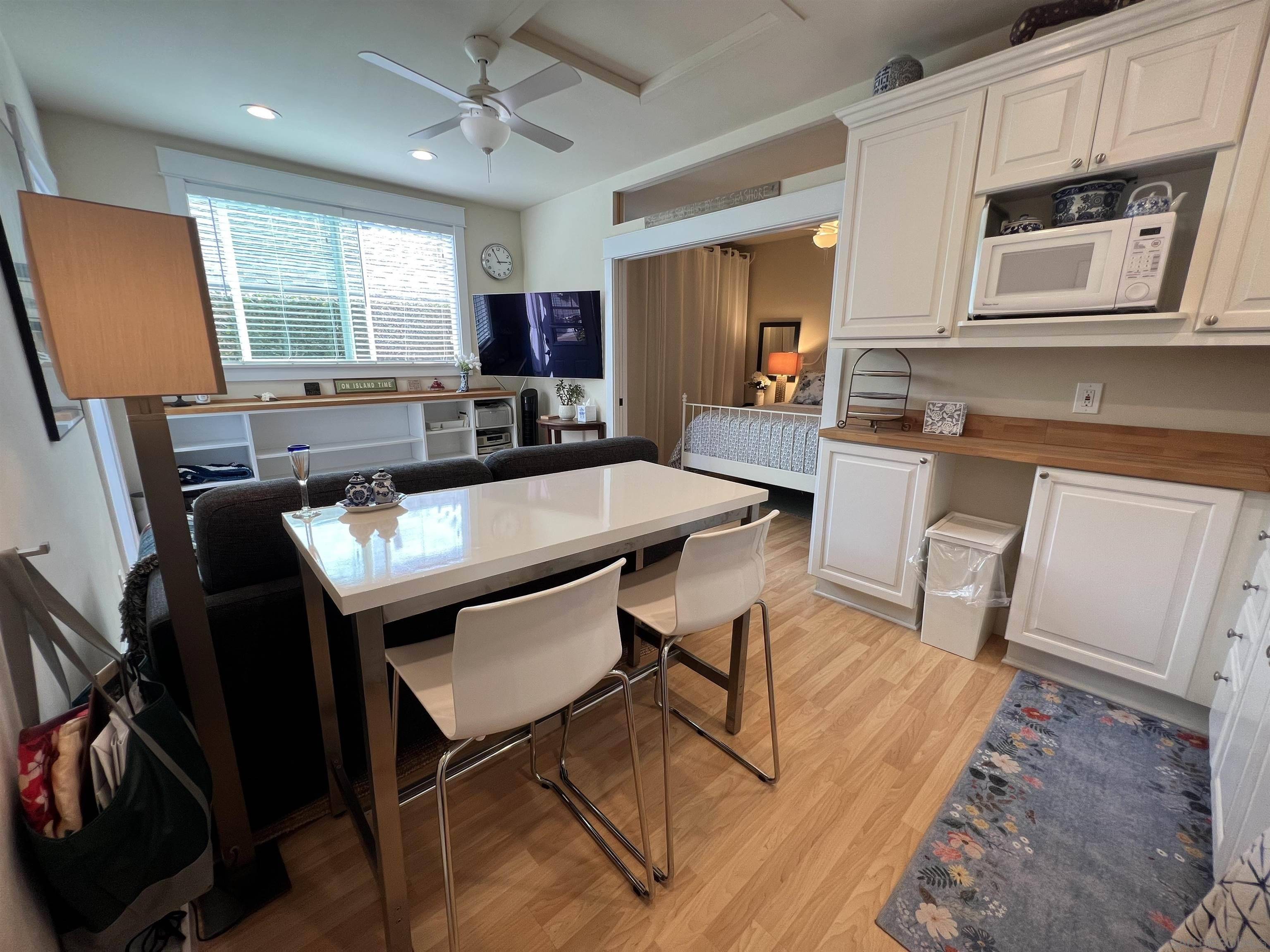 Coronado, CA 92118,846 B Ave