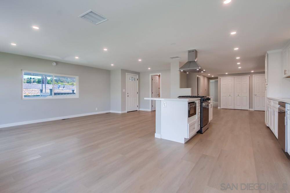 San Marcos, CA 92078,1145 E Barham Dr. #204