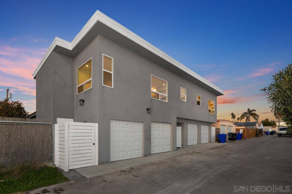 San Digeo, CA 92117,4821-4823 Iroquois Ave