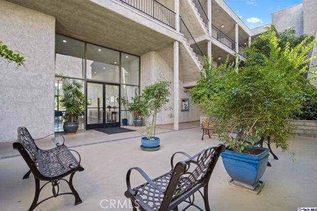 Glendale, CA 91202,1401 Valley View Road #222