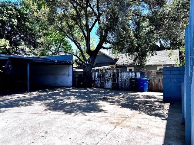 Altadena, CA 91001,2080 Raymond Avenue