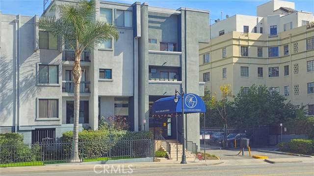 Los Angeles, CA 90068,1940 N Highland Avenue #10