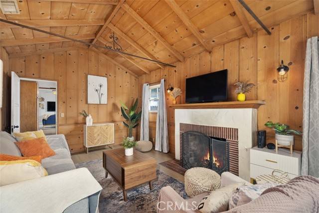 La Crescenta, CA 91214,3241 Mills