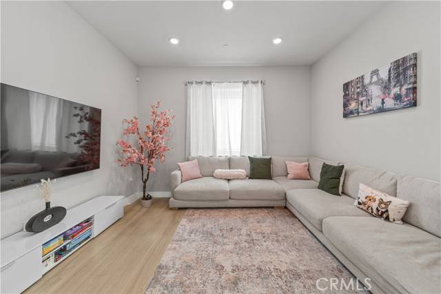 Valencia, CA 91381,27218 Narrowleaf Willow Lane