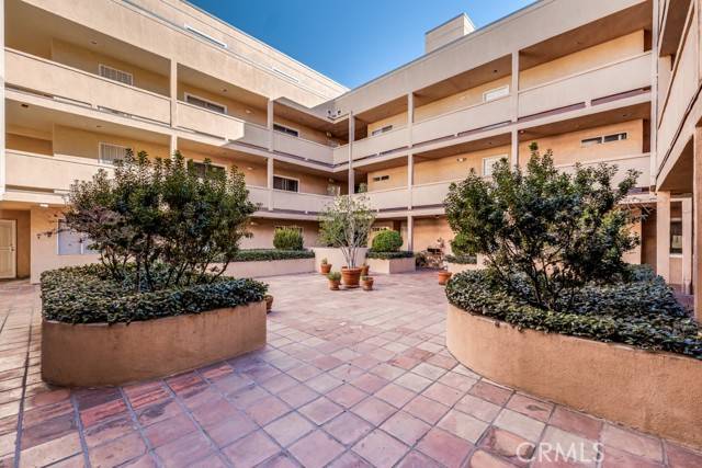 Valley Village, CA 91607,5604 Rhodes Avenue #103