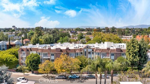 Toluca Lake, CA 91602,4401 Moorpark Way #309