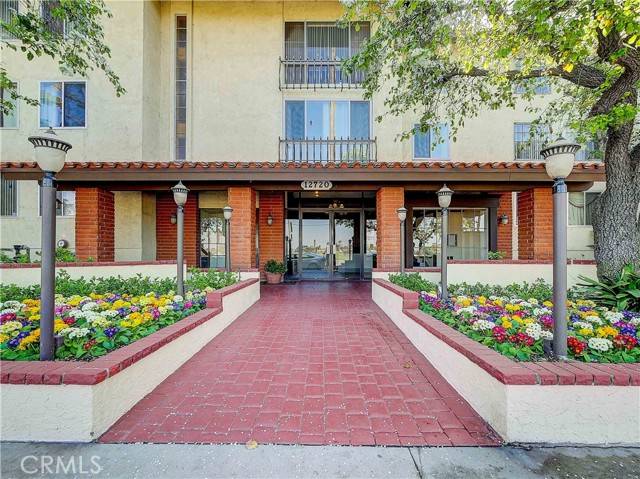 Valley Village, CA 91607,12720 Burbank Boulevard #219