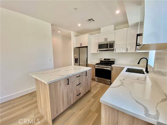Van Nuys, CA 91401,14249 Sylvan Street