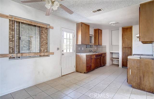 Joshua Tree, CA 92252,4758 Avenida La Mirada