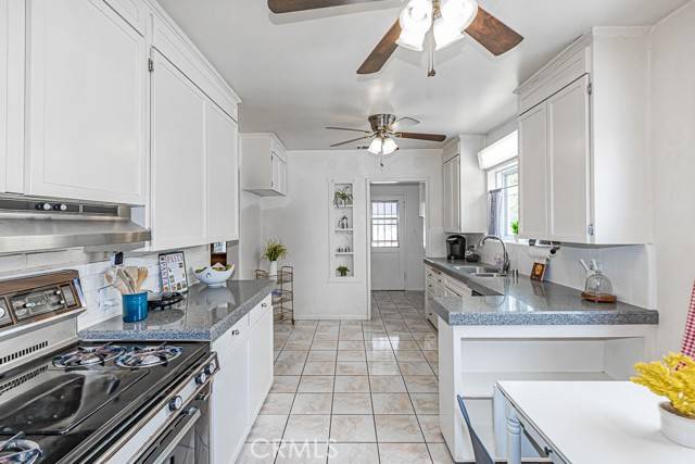 Valley Village, CA 91602,11559 Blix Street