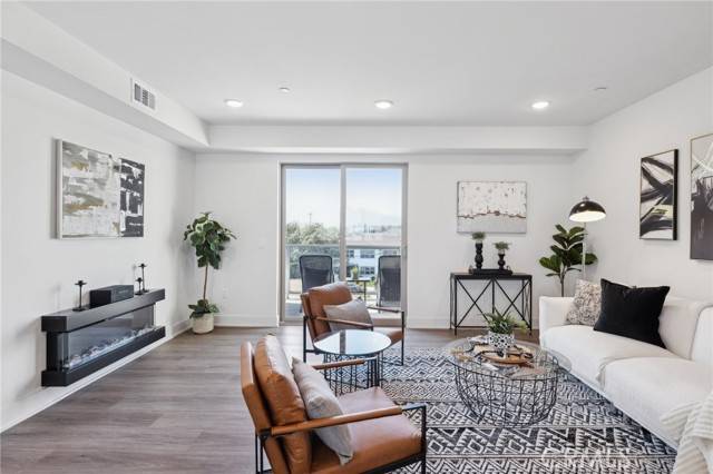 Glendale, CA 91205,518 E Windsor Road #304