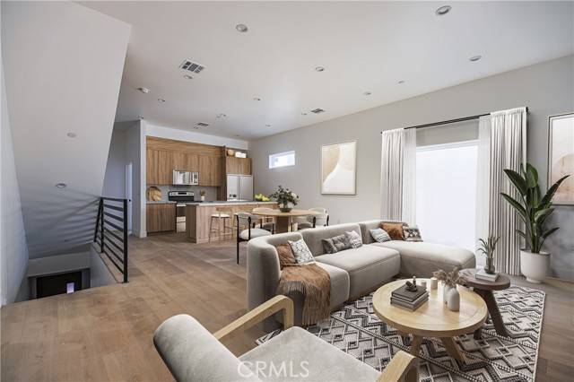 North Hollywood, CA 91601,5663 Case Avenue