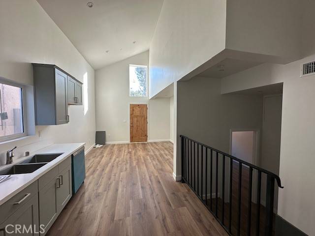 Los Angeles, CA 90062,5507 S Manhattan Place