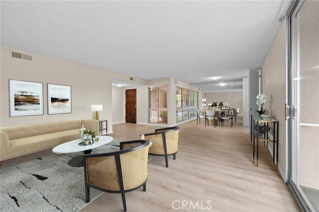 Encino, CA 91316,5301 Balboa Boulevard #D1