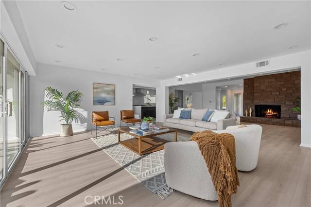 Burbank, CA 91501,914 E Grinnell Drive