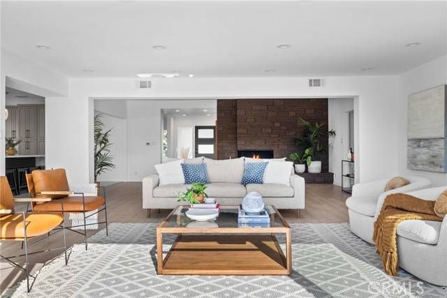 Burbank, CA 91501,914 E Grinnell Drive